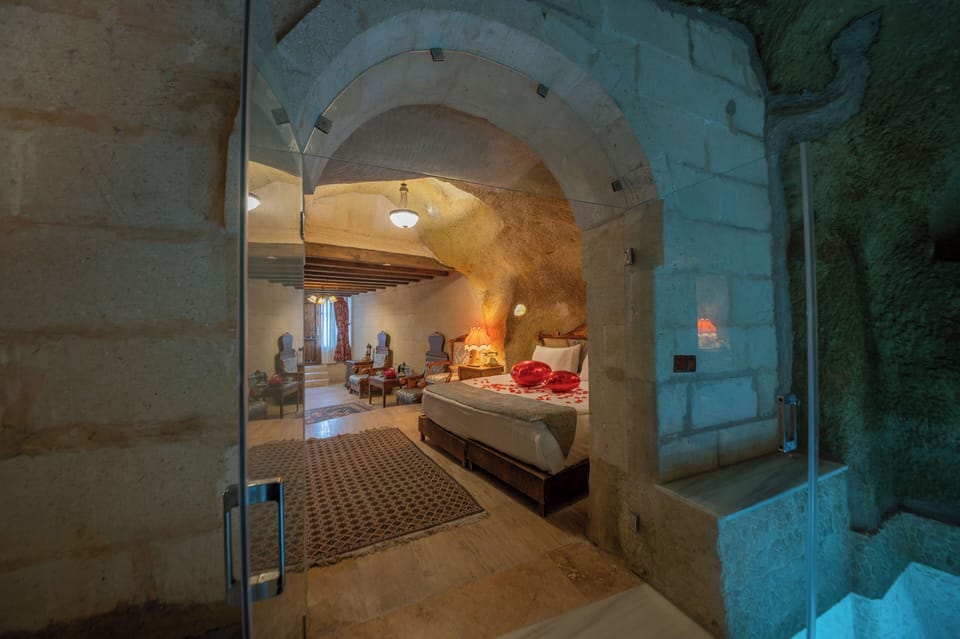 Luxury Room, 1 Queen Bed | Select Comfort beds, desk, soundproofing, iron/ironing board