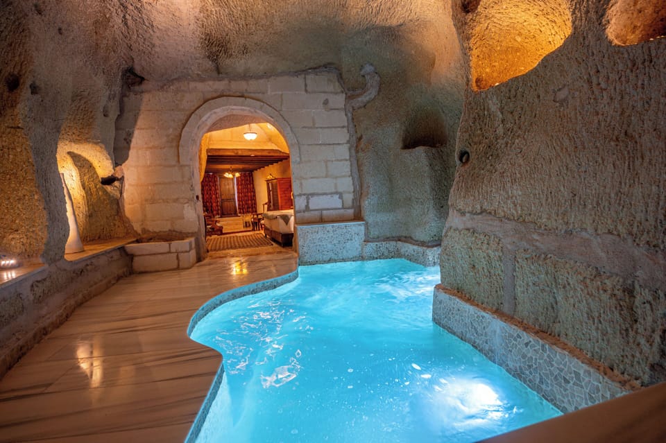 Luxury Room, 1 Queen Bed | Select Comfort beds, desk, soundproofing, iron/ironing board