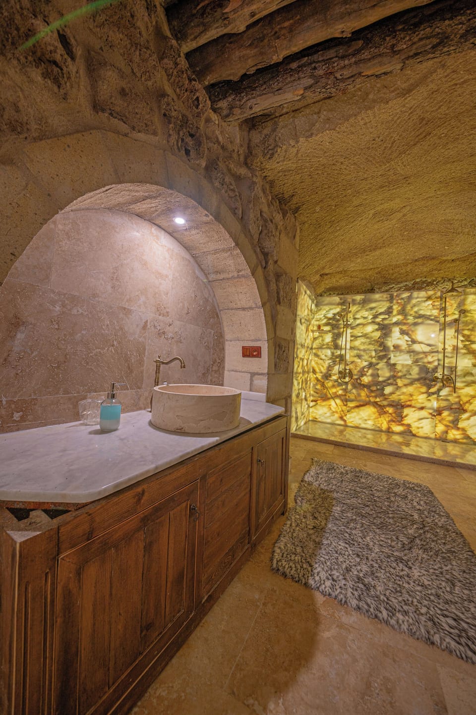 Grand Suite (Cave) | Bathroom shower