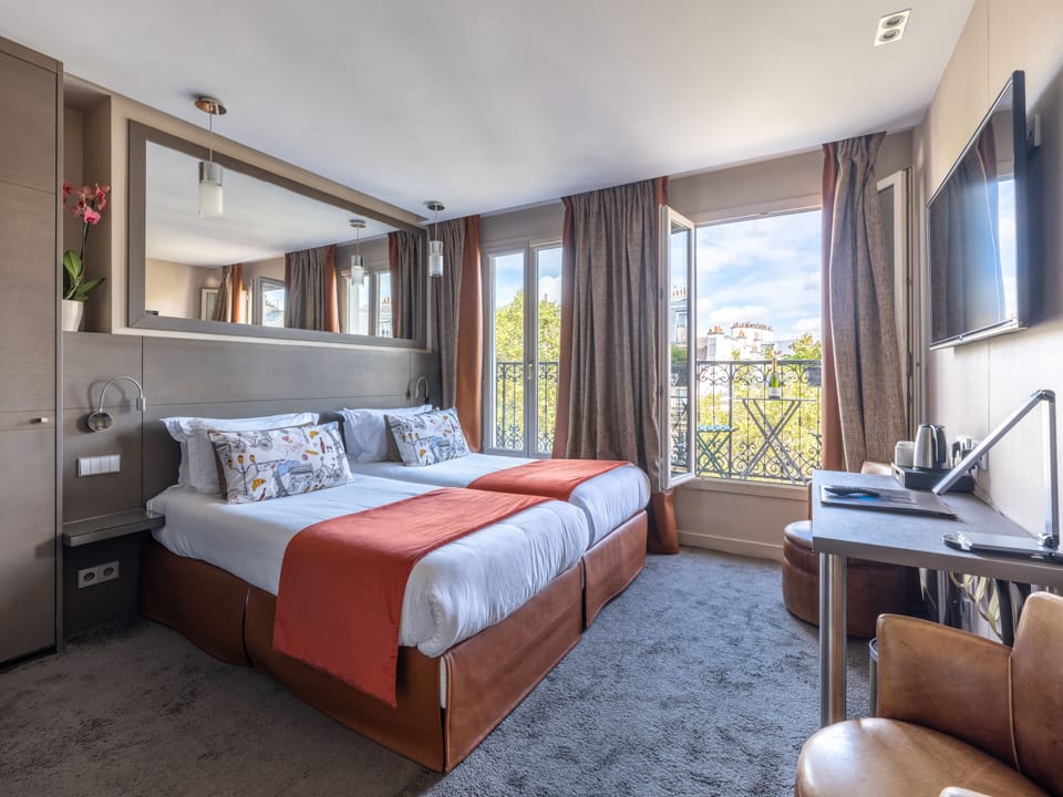 Superior Twin Room | Desk, soundproofing, WiFi (free), individually decorated