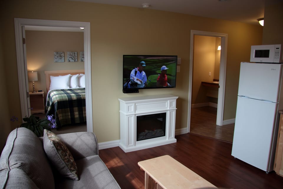 Suite 12 | Living area | 42-inch flat-screen TV with cable channels, TV