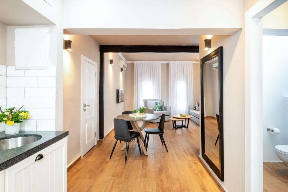 Premium Suite, 1 Bedroom, Garden Area | Private kitchen