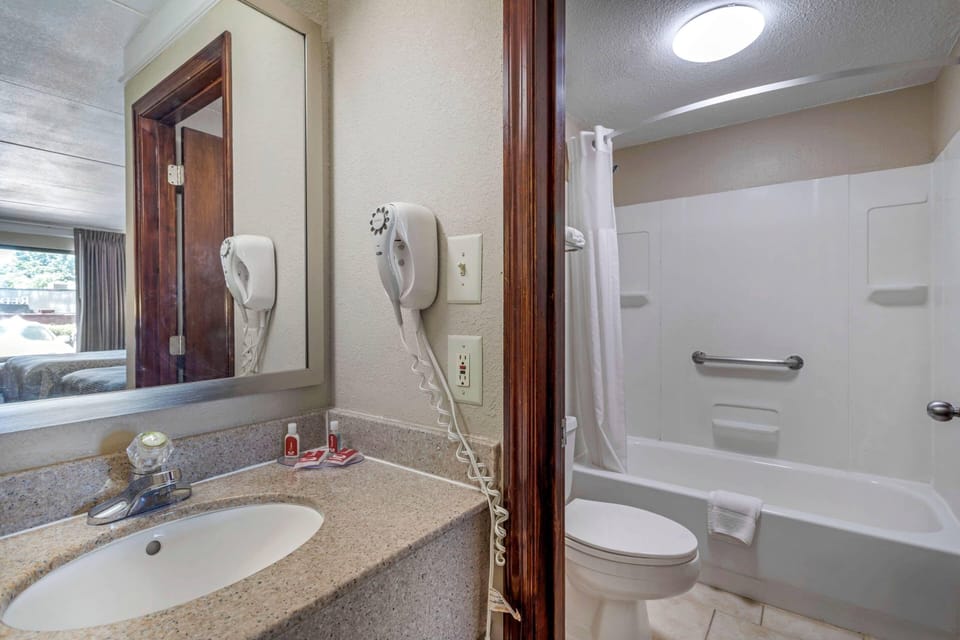 In-room safe, iron/ironing board, free WiFi, bed sheets