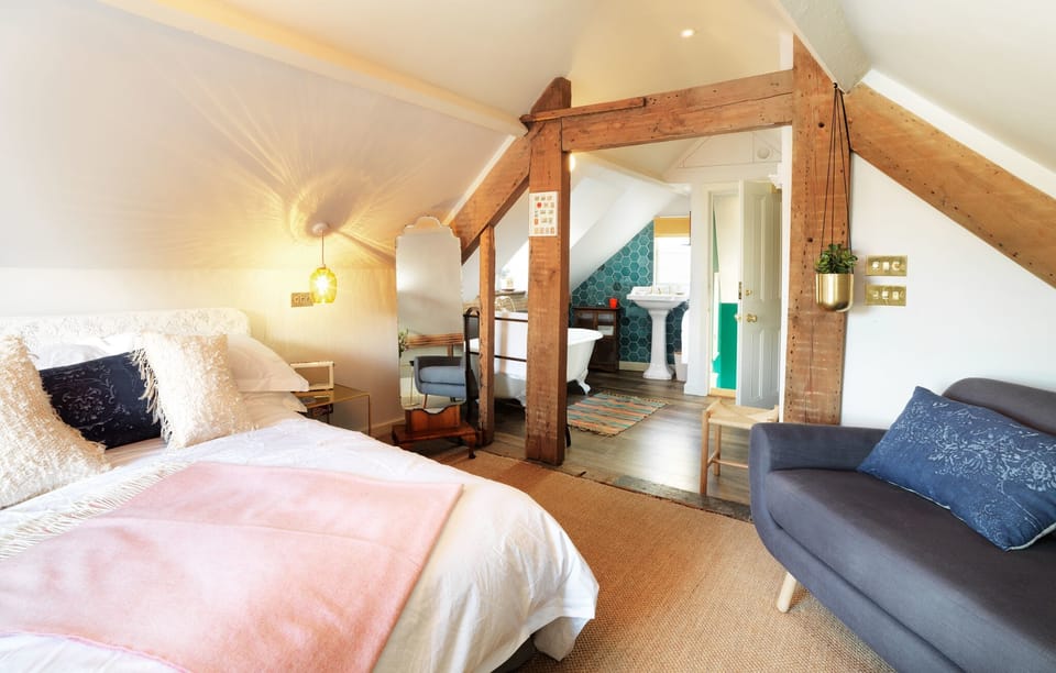 Deluxe Room, 1 King Bed (Room 5) | Egyptian cotton sheets, premium bedding, in-room safe