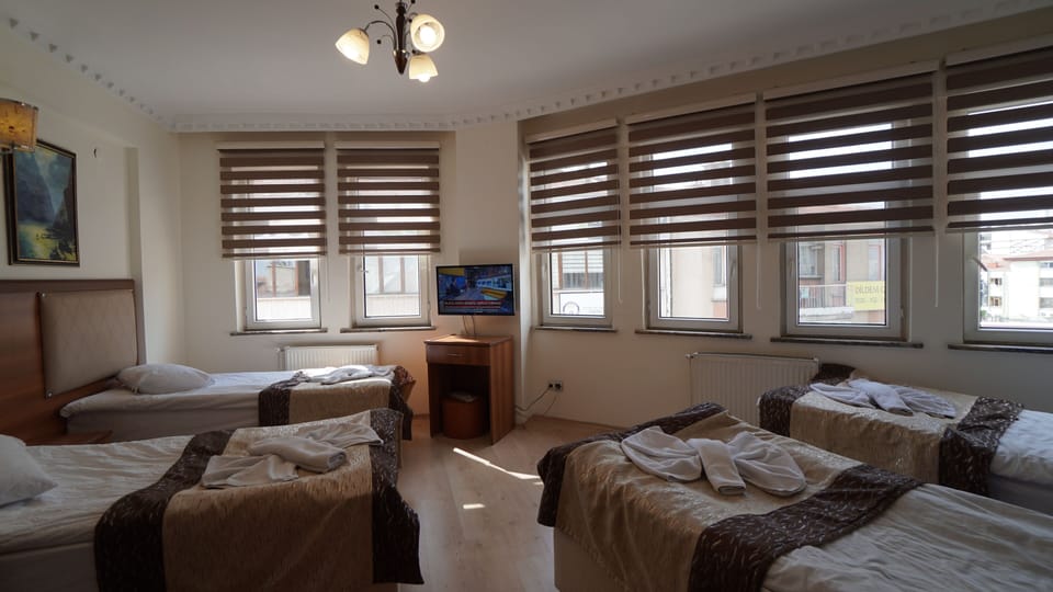 Standard Quadruple Room | In-room safe, desk, soundproofing, free WiFi