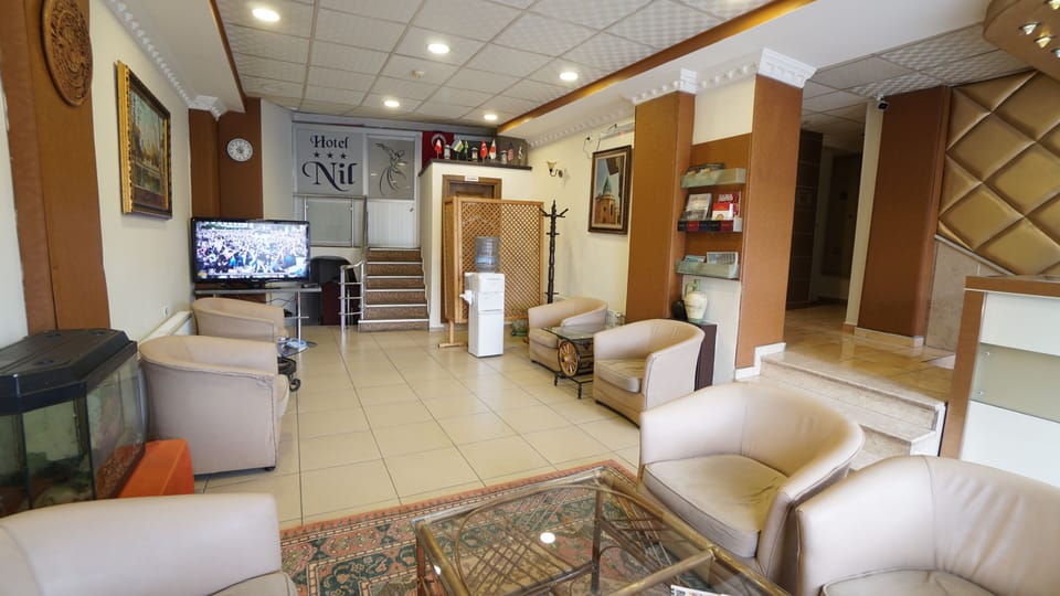 Lobby lounge