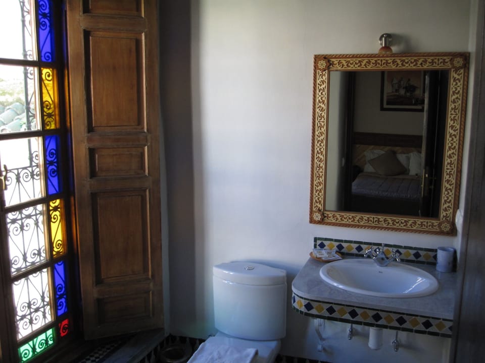 Standard Room | Bathroom | Free toiletries, hair dryer, towels