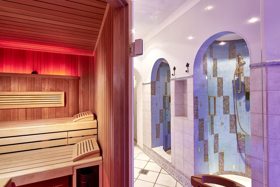 Couples treatment rooms, sauna, hot tub, steam room, body treatments