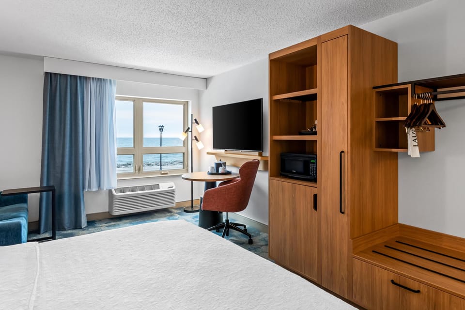 Room, 1 King Bed, Non Smoking, Lake View | Desk, blackout drapes, iron/ironing board, free cribs/infant beds