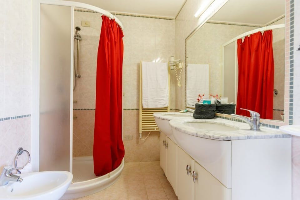 Duplex, 2 Bedrooms, Sea View (6 pax) | Bathroom | Shower, free toiletries, hair dryer, bidet