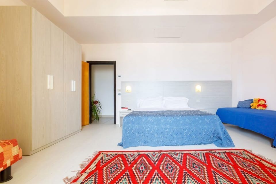 In-room safe, desk, free WiFi