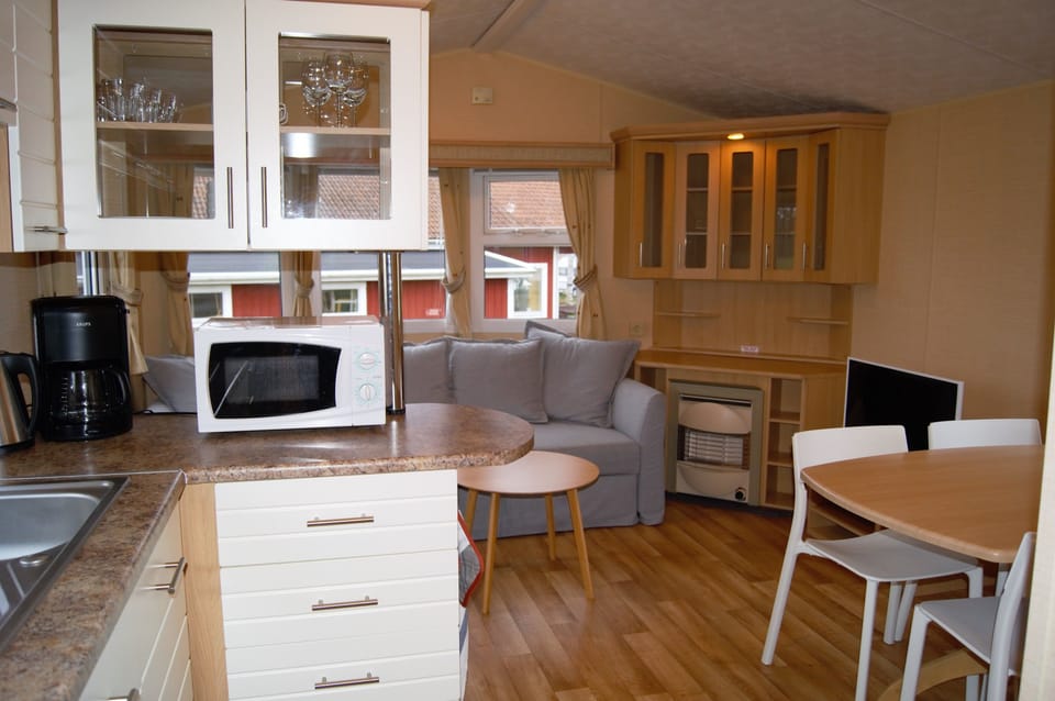 Mobile Home, Private Bathroom | Living area | TV