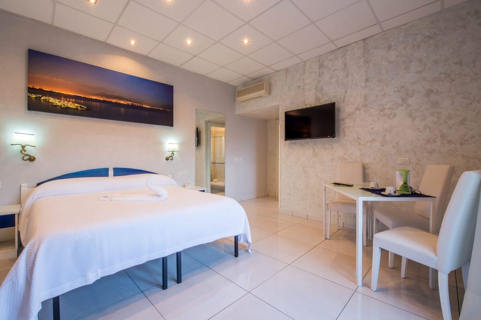 Double Room, 1 Queen Bed | Egyptian cotton sheets, down comforters, minibar, desk