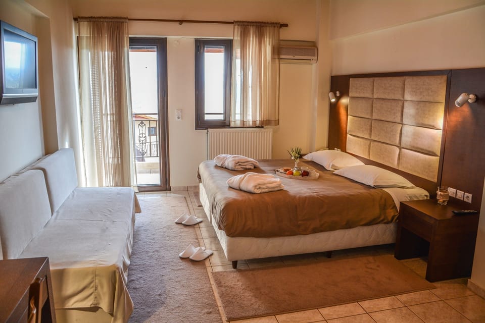 In-room safe, desk, soundproofing, free cribs/infant beds
