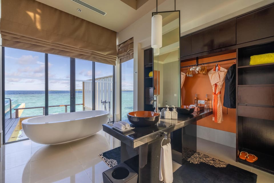 Shower, rainfall showerhead, free toiletries, hair dryer