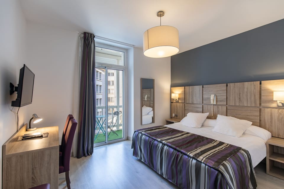 Double Room | Individually decorated, individually furnished, desk, iron/ironing board