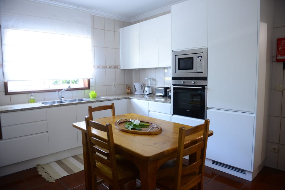 House, 2 Bedrooms, Mountain View | Private kitchen | Fridge, microwave, oven, stovetop