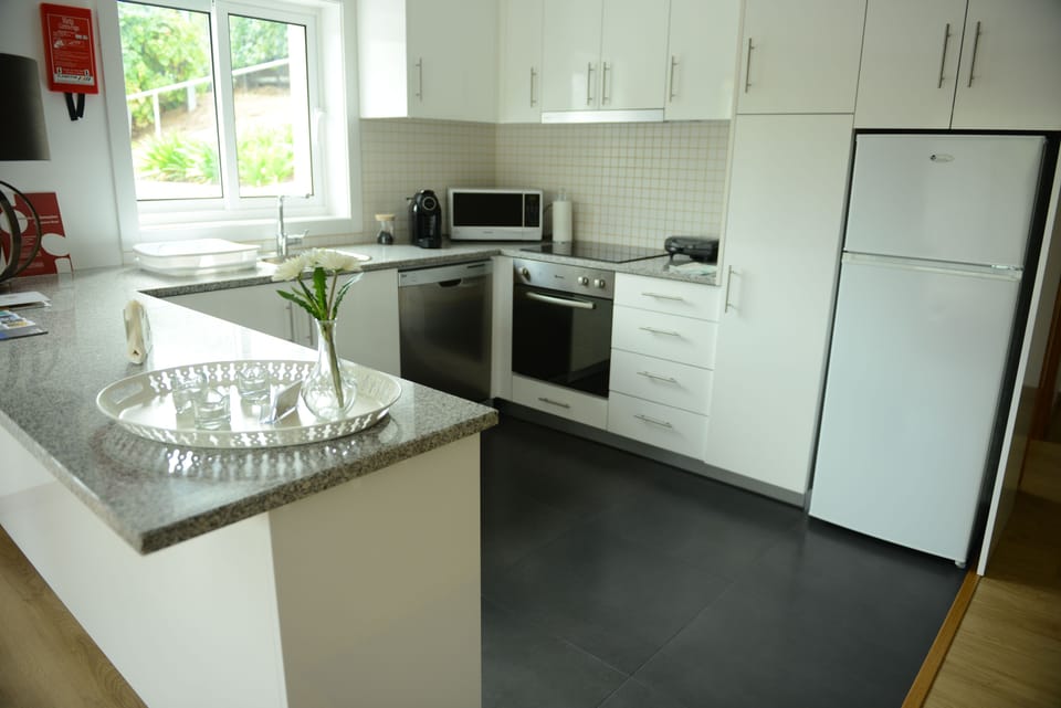House, 3 Bedrooms, Pool View | Private kitchen | Fridge, microwave, oven, stovetop
