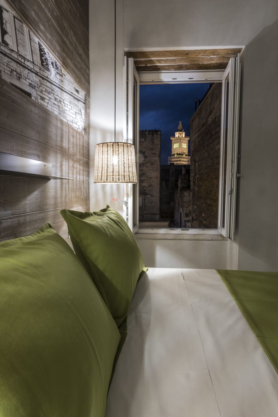Minibar, desk, soundproofing, iron/ironing board