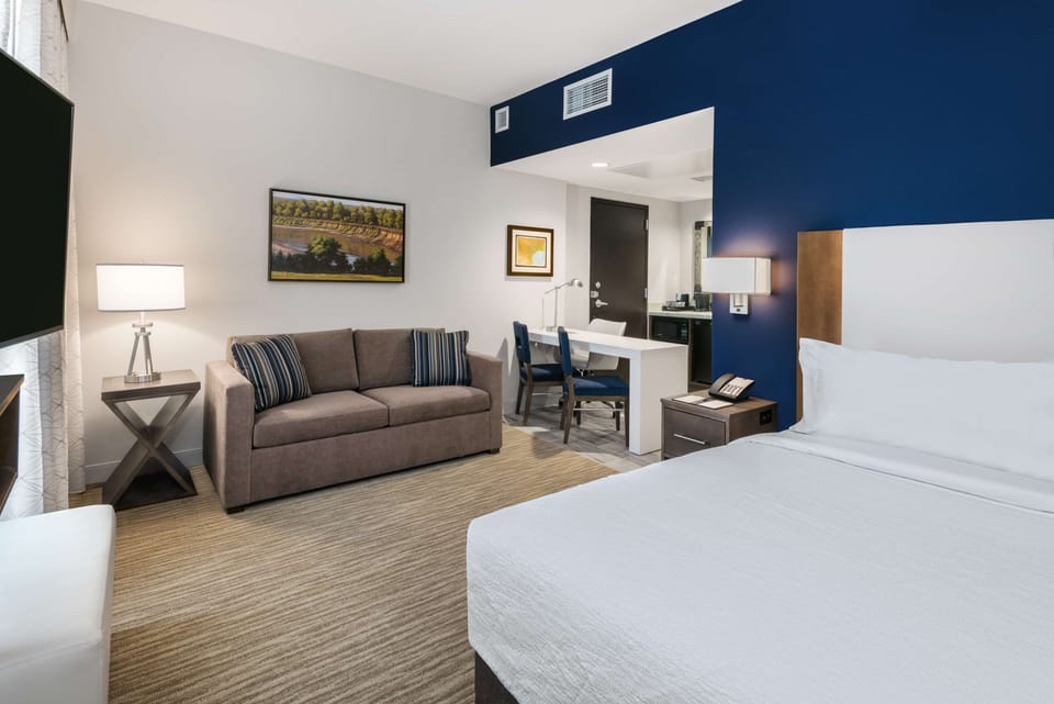 Premium bedding, down comforters, in-room safe, desk