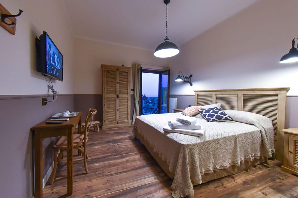 Double Room, Sea View | Premium bedding, minibar, desk, blackout drapes