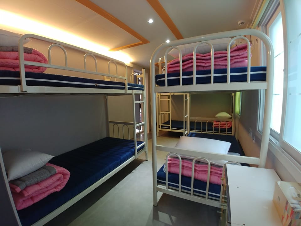 Room (6 persons) | Soundproofing, free WiFi