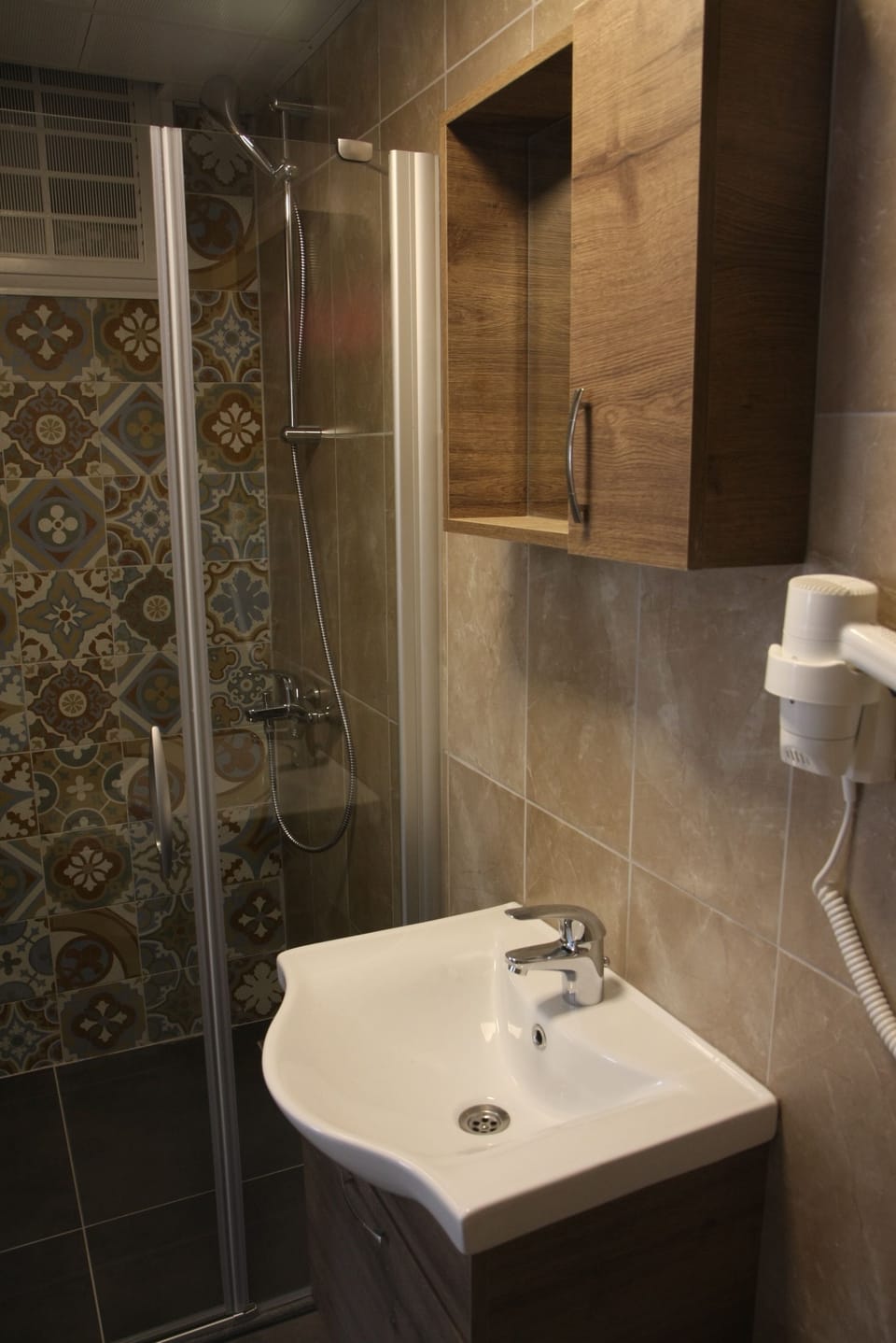 Shower, free toiletries, hair dryer, slippers