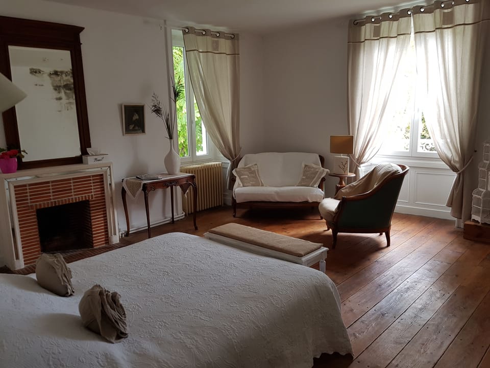 Suite | 1 bedroom, premium bedding, minibar, in-room safe