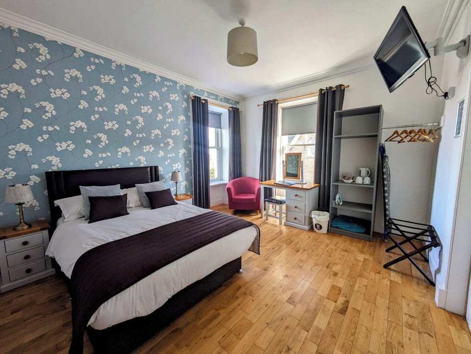 Iron/ironing board, free WiFi, bed sheets