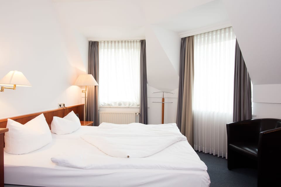 Double Room | Desk, soundproofing, iron/ironing board, free cribs/infant beds