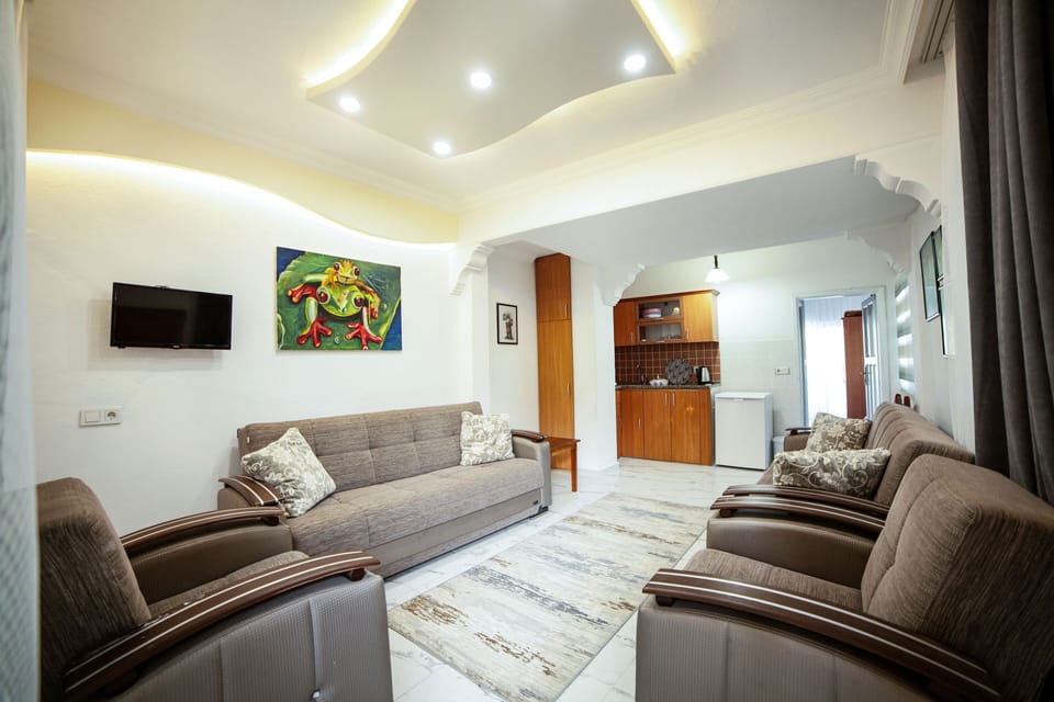 Family Apartment | Desk, free cribs/infant beds, free WiFi, bed sheets