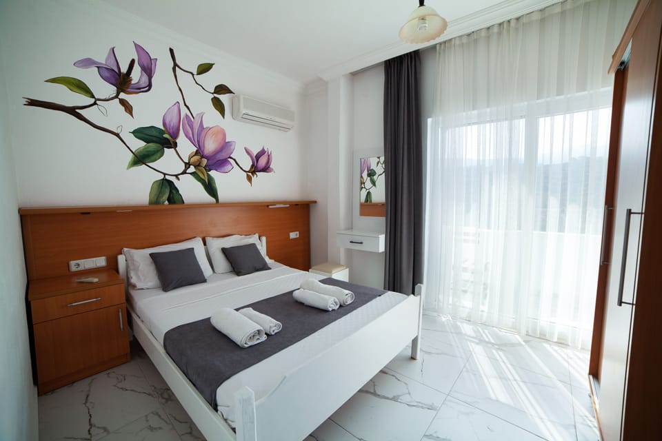 Family Apartment | Desk, free cribs/infant beds, free WiFi, bed sheets