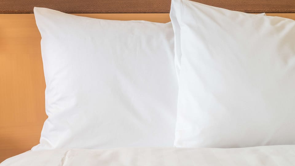 Standard Room | Minibar, in-room safe, desk, blackout drapes