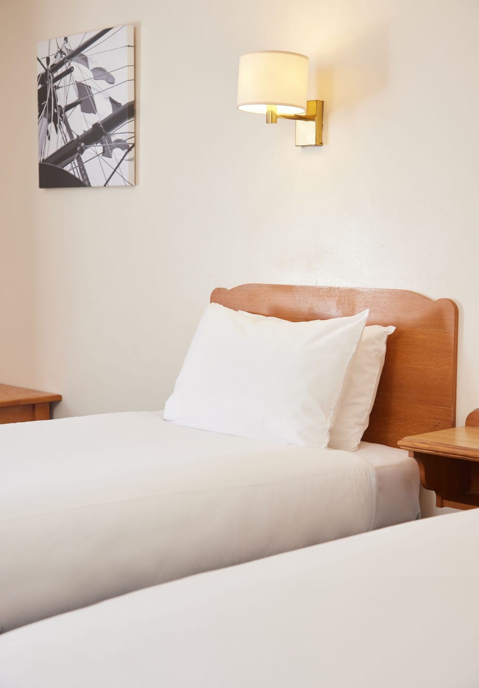 Twin Room | Desk, iron/ironing board, free wired internet, bed sheets