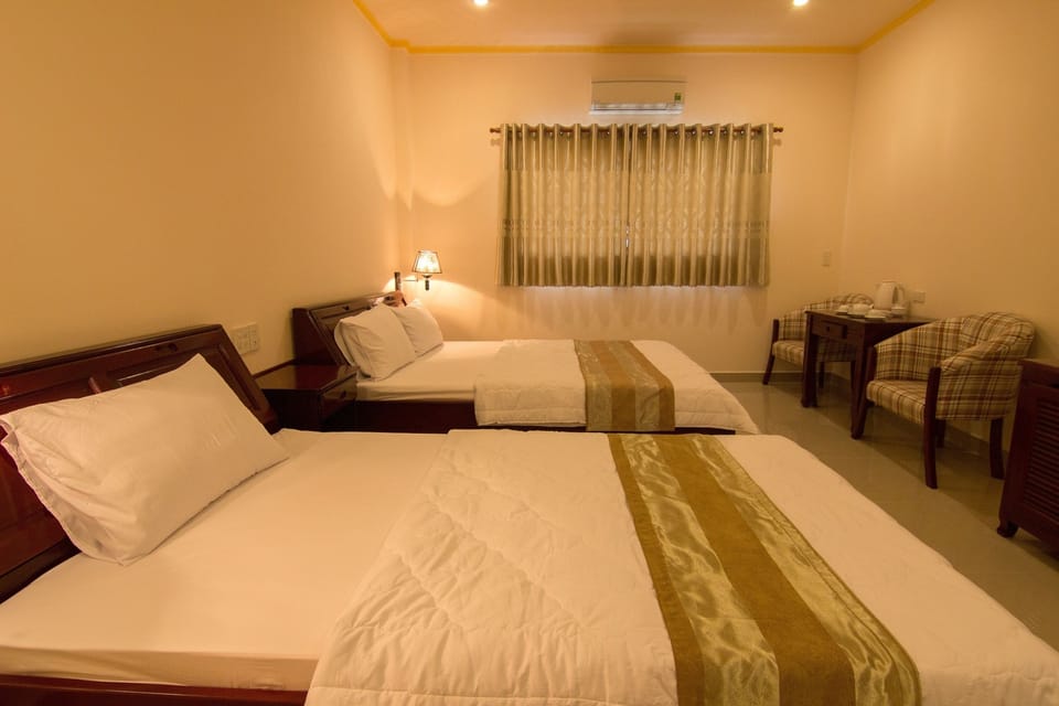 Room | Minibar, desk