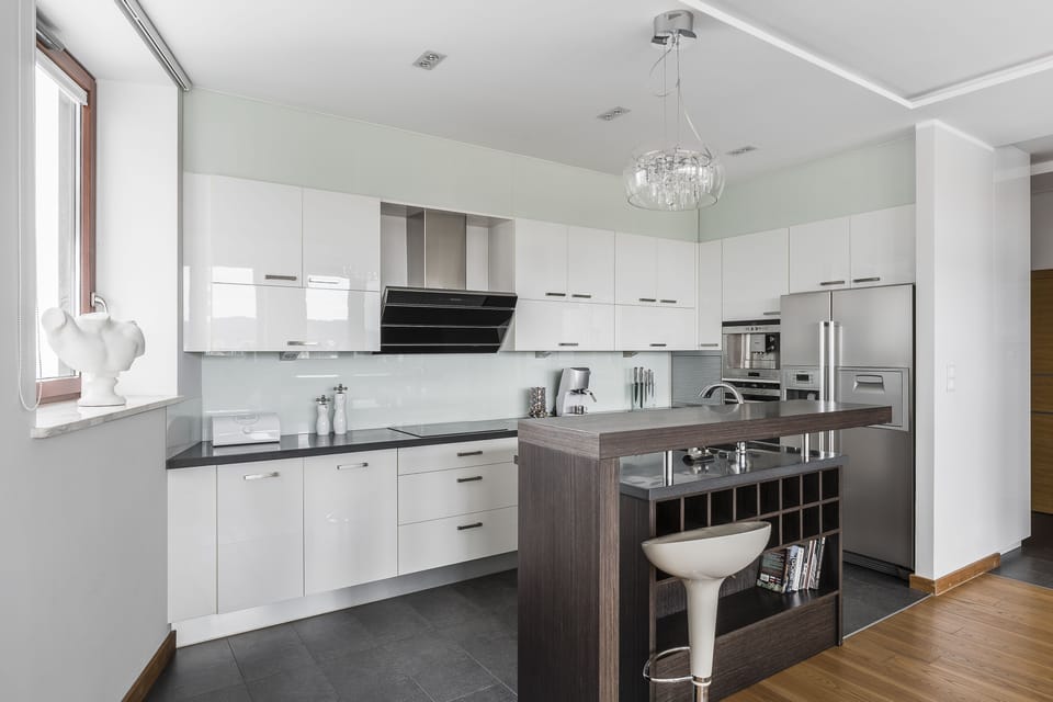 Deluxe Apartment | Private kitchen | Fridge, microwave, oven, stovetop