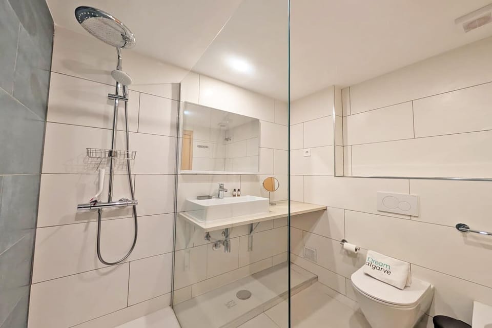 B06 - Top Floor Marina Club 2 Bed Apartment by DreamAlgarve Apartment in Lagos