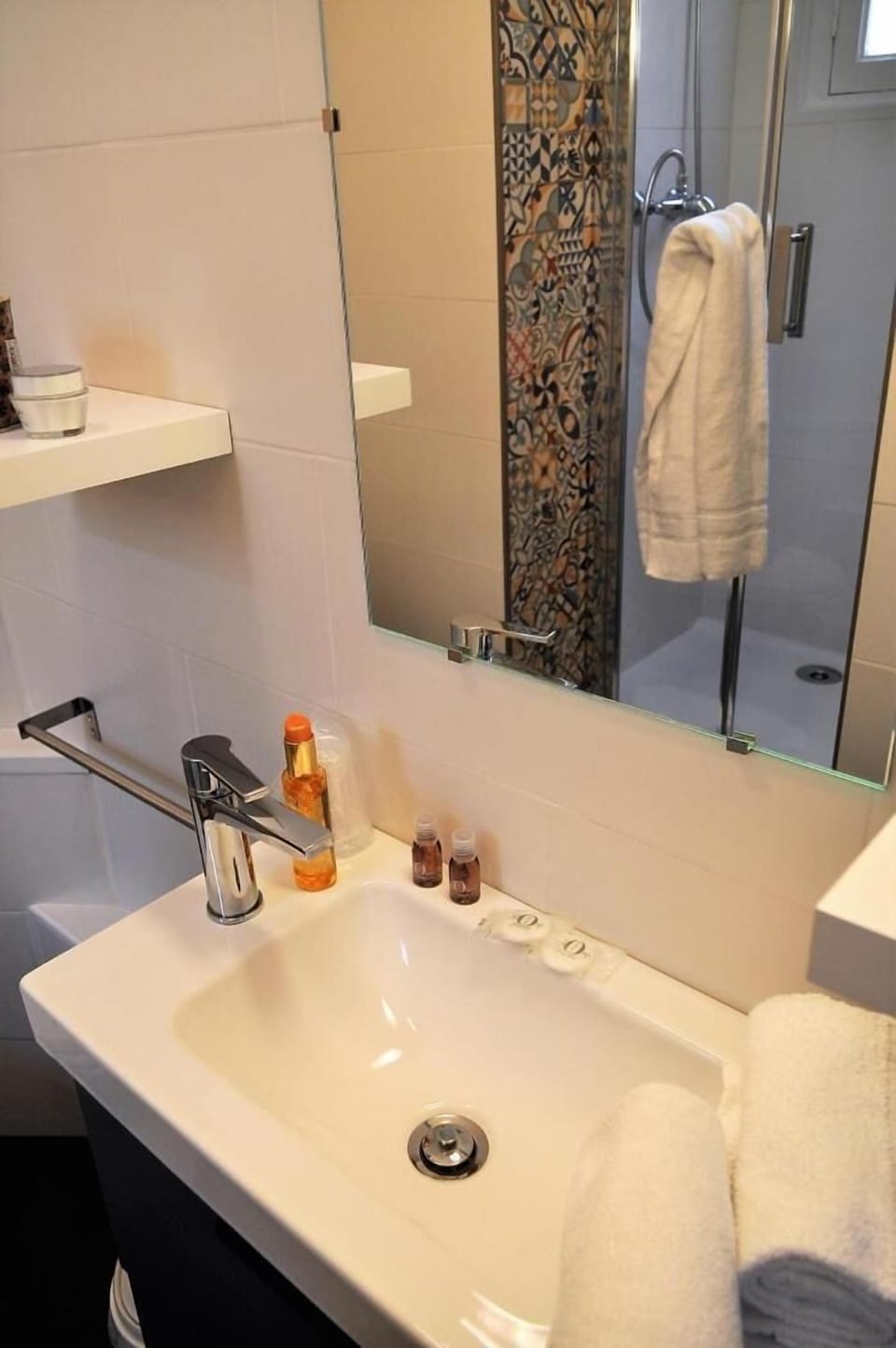 Shower, free toiletries, hair dryer, towels