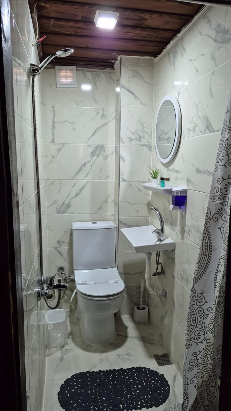 Shower, free toiletries, hair dryer, slippers