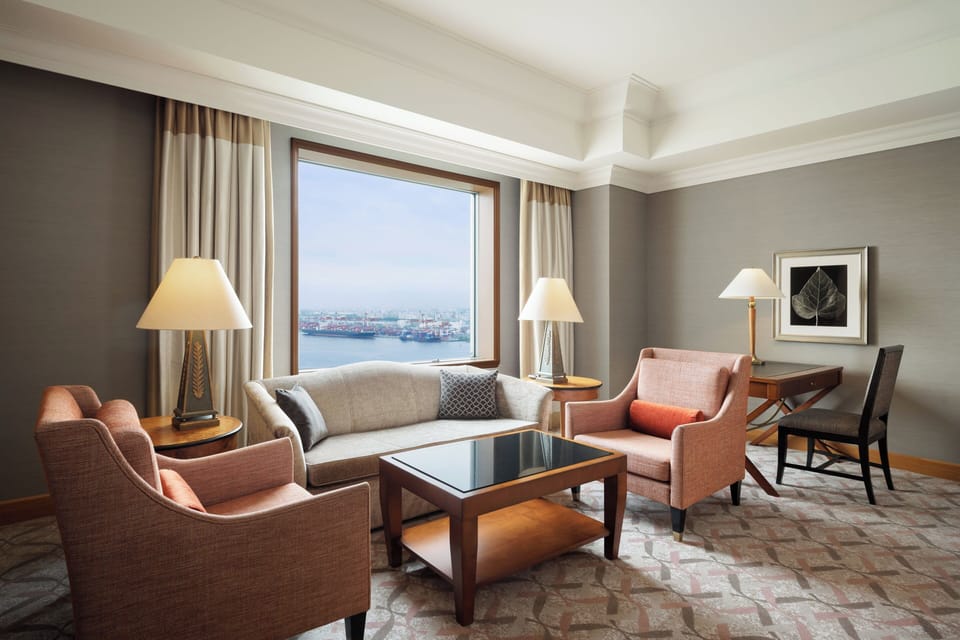 Down comforters, in-room safe, laptop workspace, blackout drapes