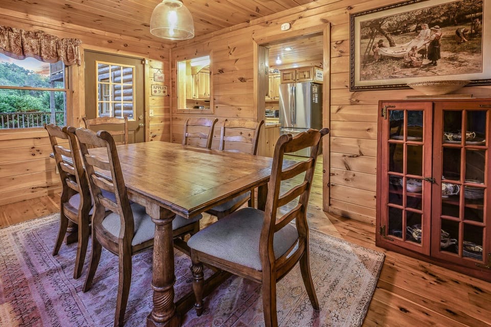 Cabin, 3 Bedrooms | Dining