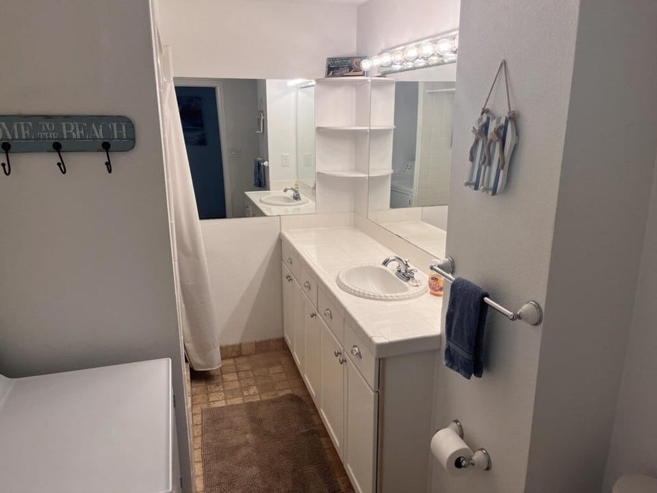 Coconut Palms Townhome 2 Bedroom Townhouse by RedAwning Apartment in Edgewater