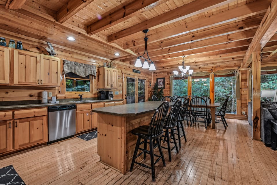 Cabin, 3 Bedrooms | Private kitchen | Fridge, microwave, oven, coffee/tea maker