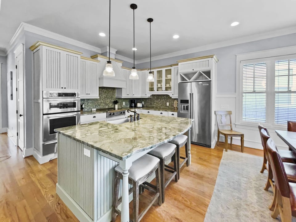 House, 4 Bedrooms | Private kitchen | Fridge, microwave, oven, coffee/tea maker