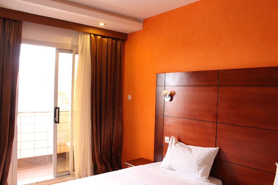 Standard Twin Room | Desk, blackout drapes, free WiFi