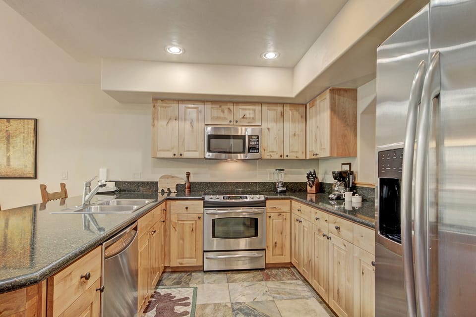 Townhome, 2 Bedrooms | Private kitchen | Full-size fridge, microwave, oven, stovetop