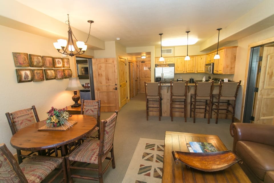 Condo, 3 Bedrooms | Dining