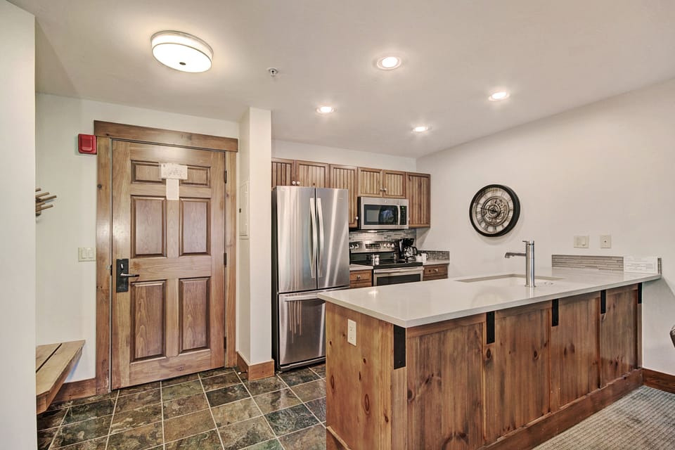 Condo, 1 Bedroom | Private kitchen | Full-size fridge, microwave, oven, stovetop