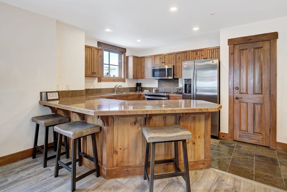 Condo, 2 Bedrooms | Private kitchen | Full-size fridge, microwave, oven, stovetop