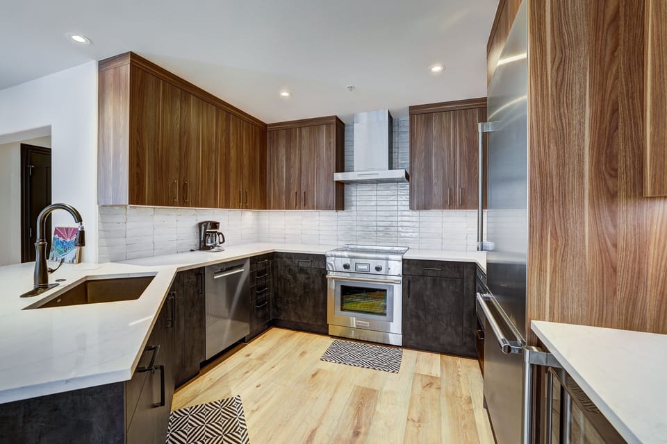 Condo, 3 Bedrooms | Private kitchen | Full-size fridge, microwave, oven, stovetop